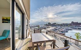 Mueritz Utkiek - Apartment Mit Seeblick & Balkon In Der Hafenresidenz