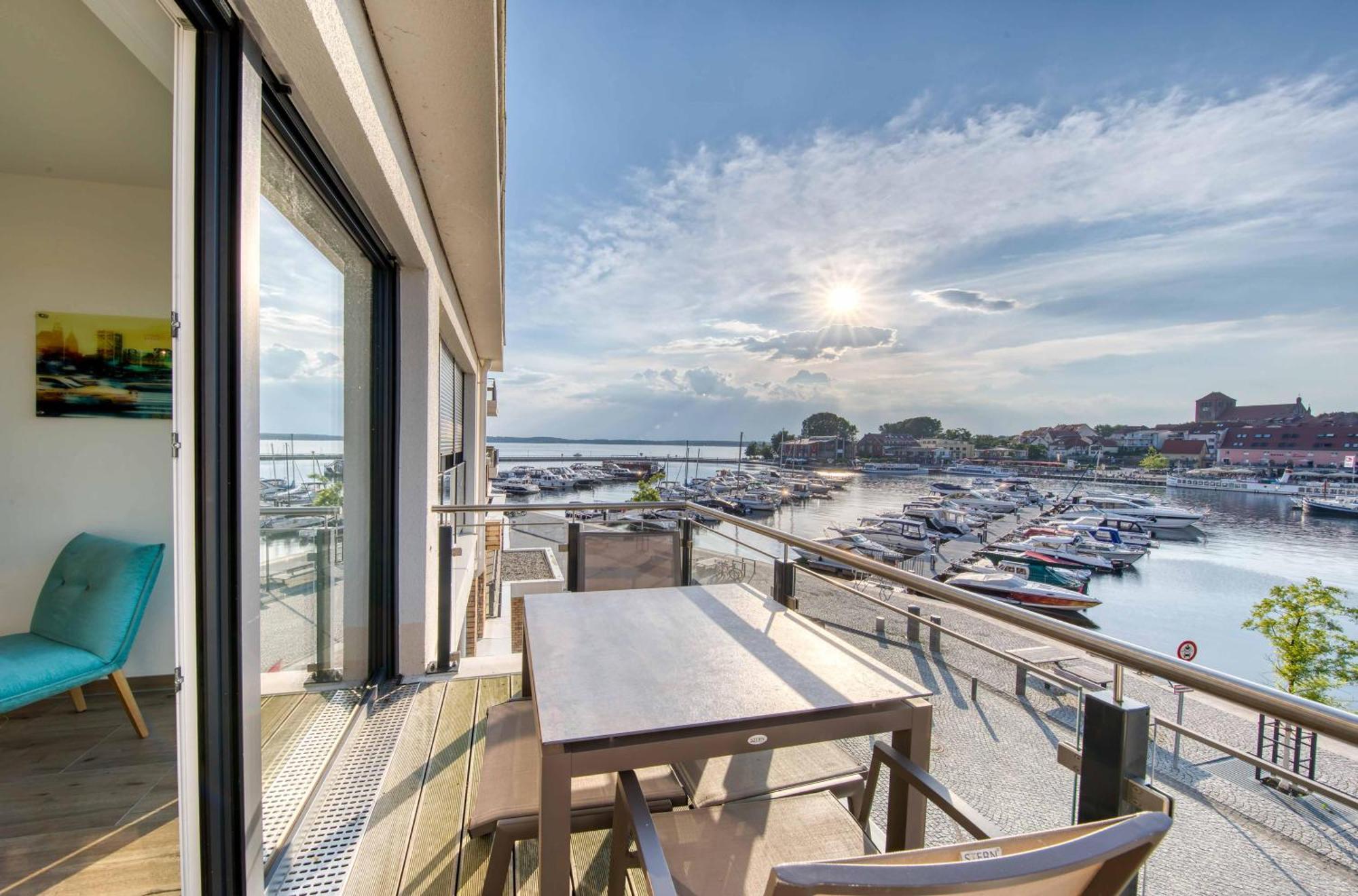 Mueritz Utkiek - Apartment Mit Seeblick & Balkon In Der Hafenresidenz Waren  Exterior foto